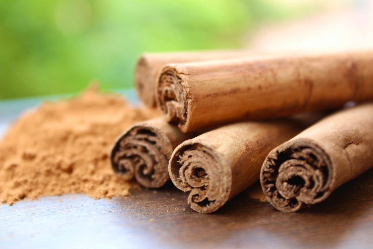Cinnamon sticks and ground cinnamon